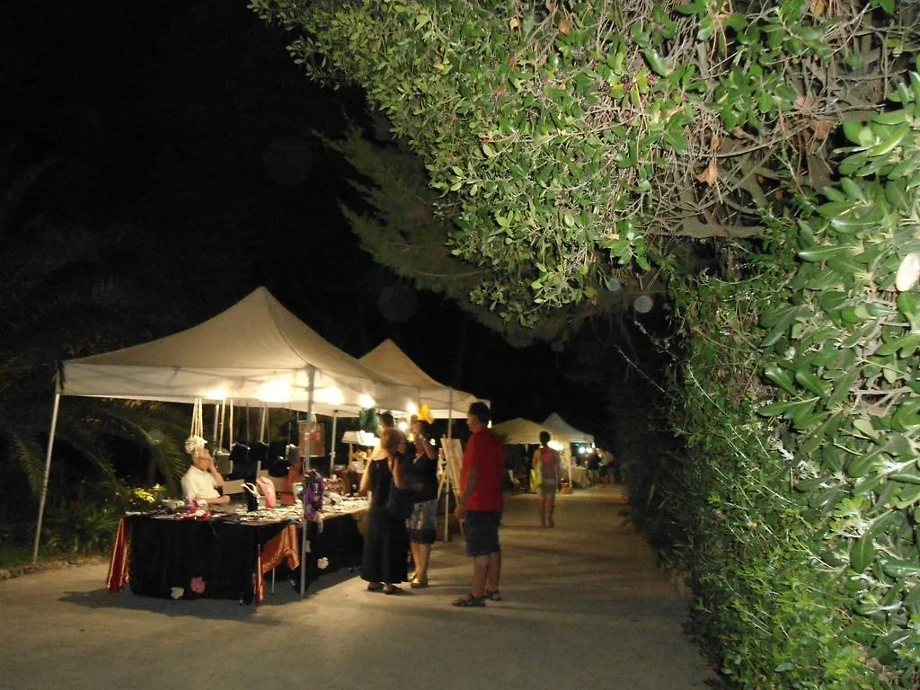 Le Esperidi Camping Ecoresort 마리나디비보나