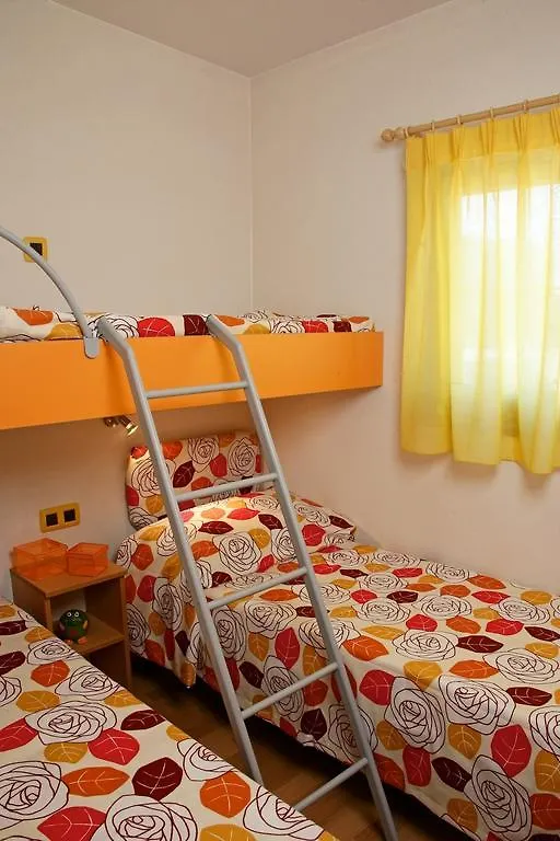 Le Esperidi Camping Ecoresort 마리나디비보나 2*,
